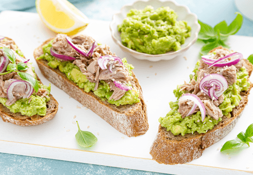 Toast à l'avocat et au thon